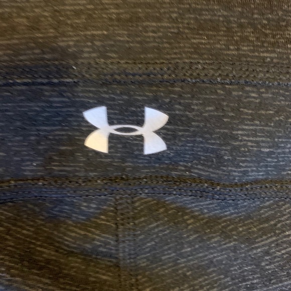 Under Armour Gray & Black Striped Crops - Picture 4 of 5